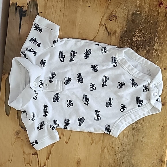 (2) Sleeper and bodysuit 3-6m - Picture 3 of 5